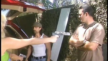 Dude plows sexy blonde broad against tree