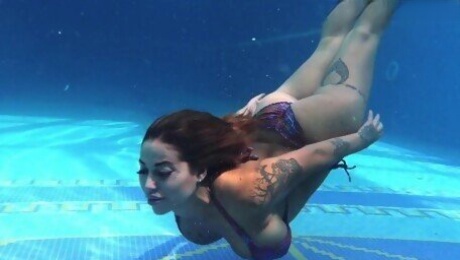 Underwater Show featuring Heidi Van Horny's pool girl xxx